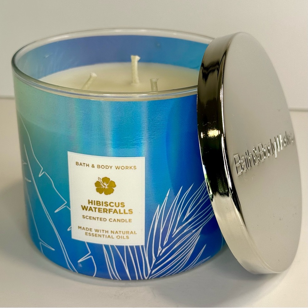 Bath & Body Works/White Barn-3 Wick Candle-14.5oz-Hibiscus Waterfalls-NEW